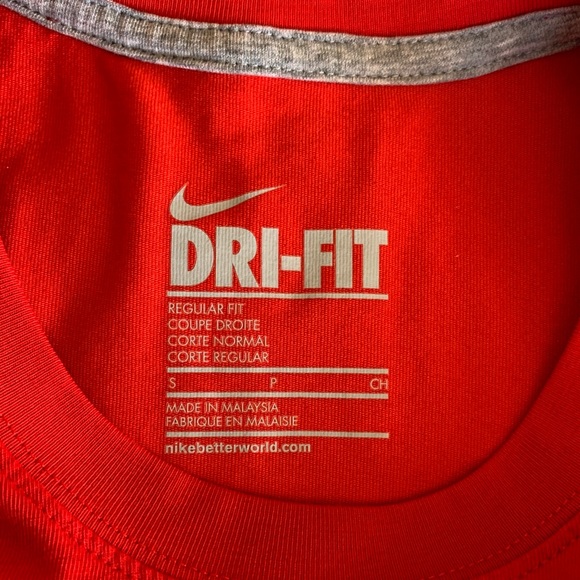 🔥 NIKE DRI-FIT Red T-Shirt / Women’s S/P/CH 🔥 - Picture 6 of 7